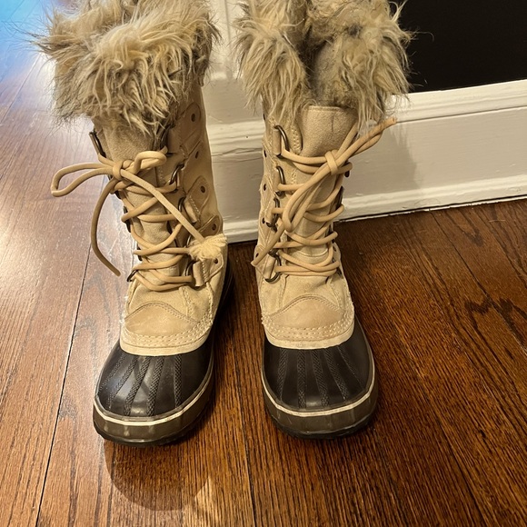 SOREL's Joan of Arctic Boots - Picture 2 of 6